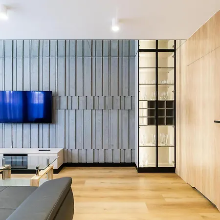 Apartament Luxury 3-room By The *