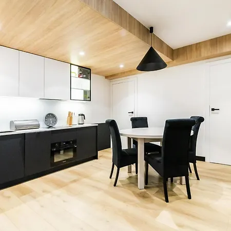 Apartament Luxury 3-room By The *