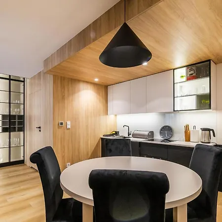 Luxury 3-room By The Apartament *