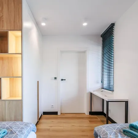 Luxury 3-room By The Apartament