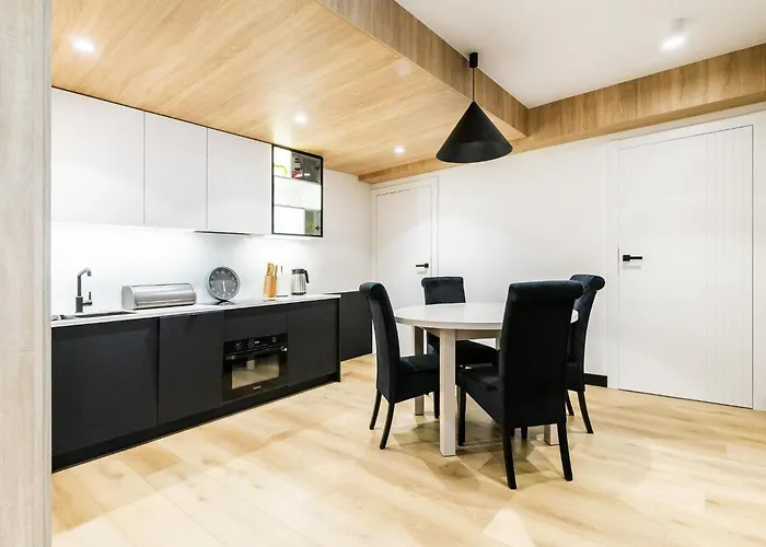 Apartament Luxury 3-room By The *