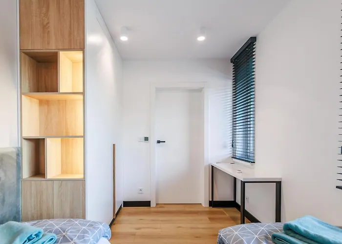 Luxury 3-room By The Apartament