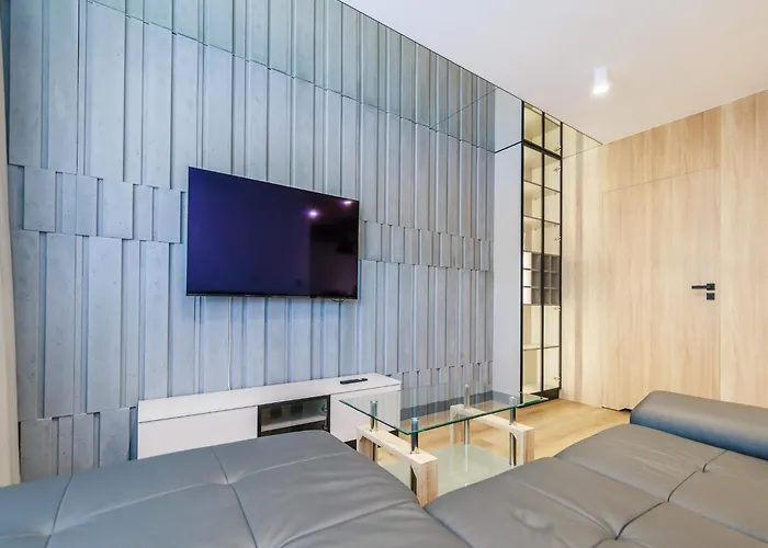 Luxury 3-room By The Apartament